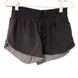Lululemon Size‎ 4 Black Choose a Side Reversible Athletic Pull on Shorts